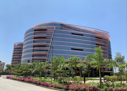 Foto von der Außenseite des Google-Gebäudes in Bengalore, Indien